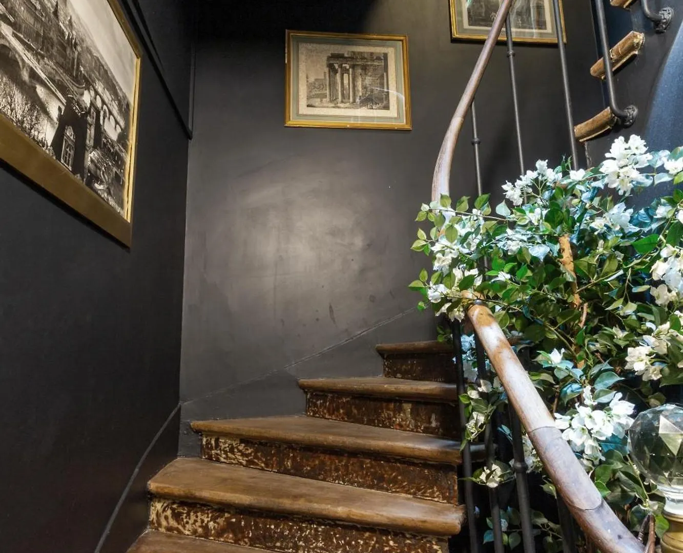 **  Hotel Maat Etoile Paris France