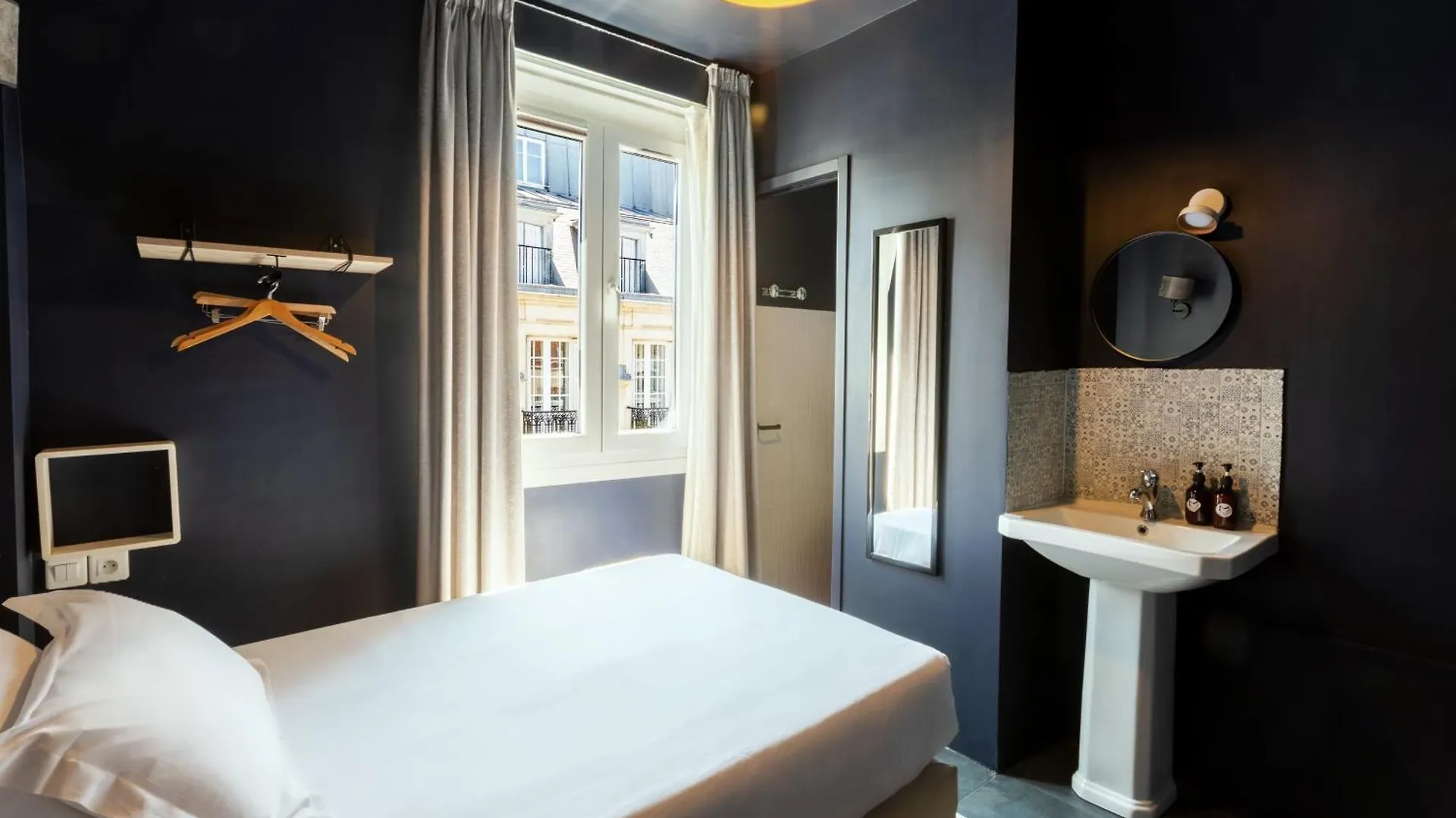 **  Hotel Maat Etoile Paris France